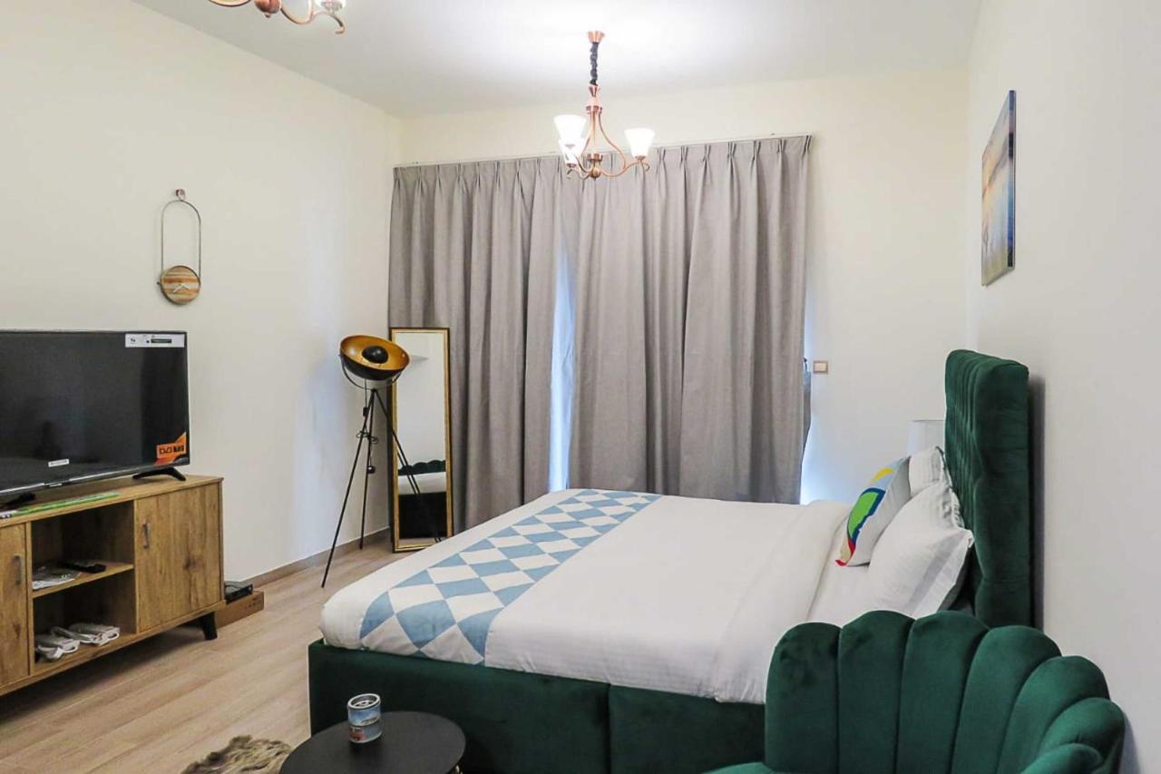 Oyo 860 Studio Apartment, Maya Tower 4, Jumeirah Village Triangle Dubai Eksteriør billede
