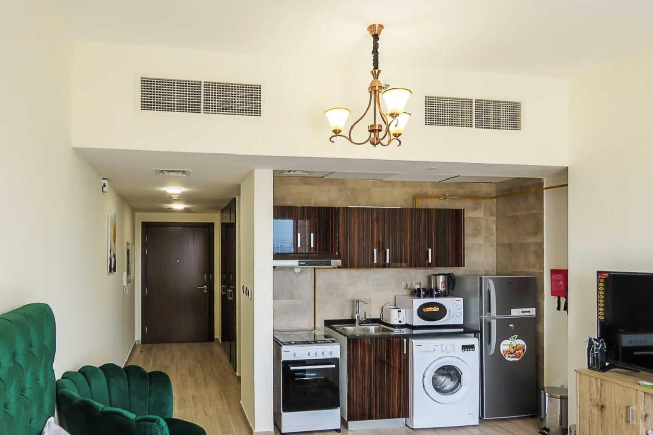Oyo 860 Studio Apartment, Maya Tower 4, Jumeirah Village Triangle Dubai Eksteriør billede