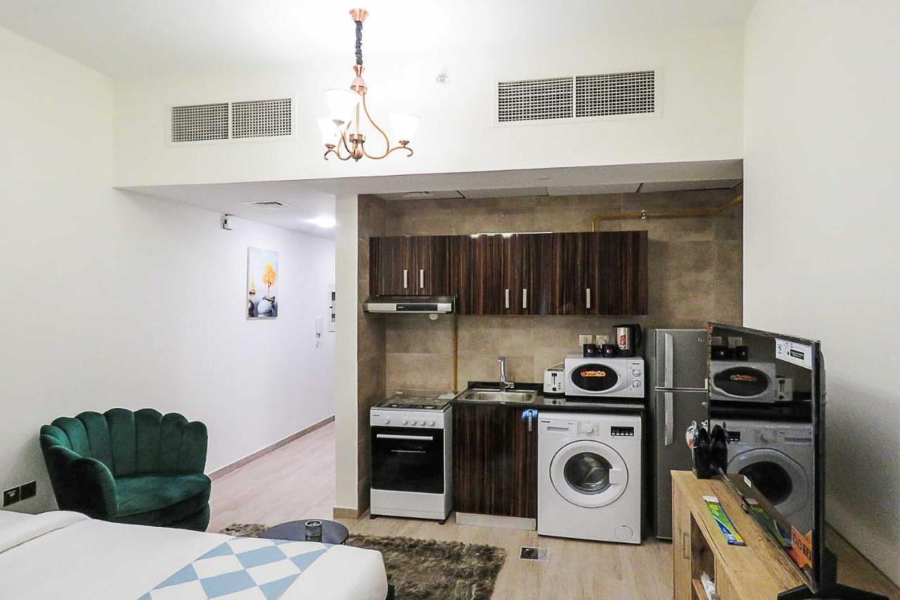 Oyo 860 Studio Apartment, Maya Tower 4, Jumeirah Village Triangle Dubai Eksteriør billede